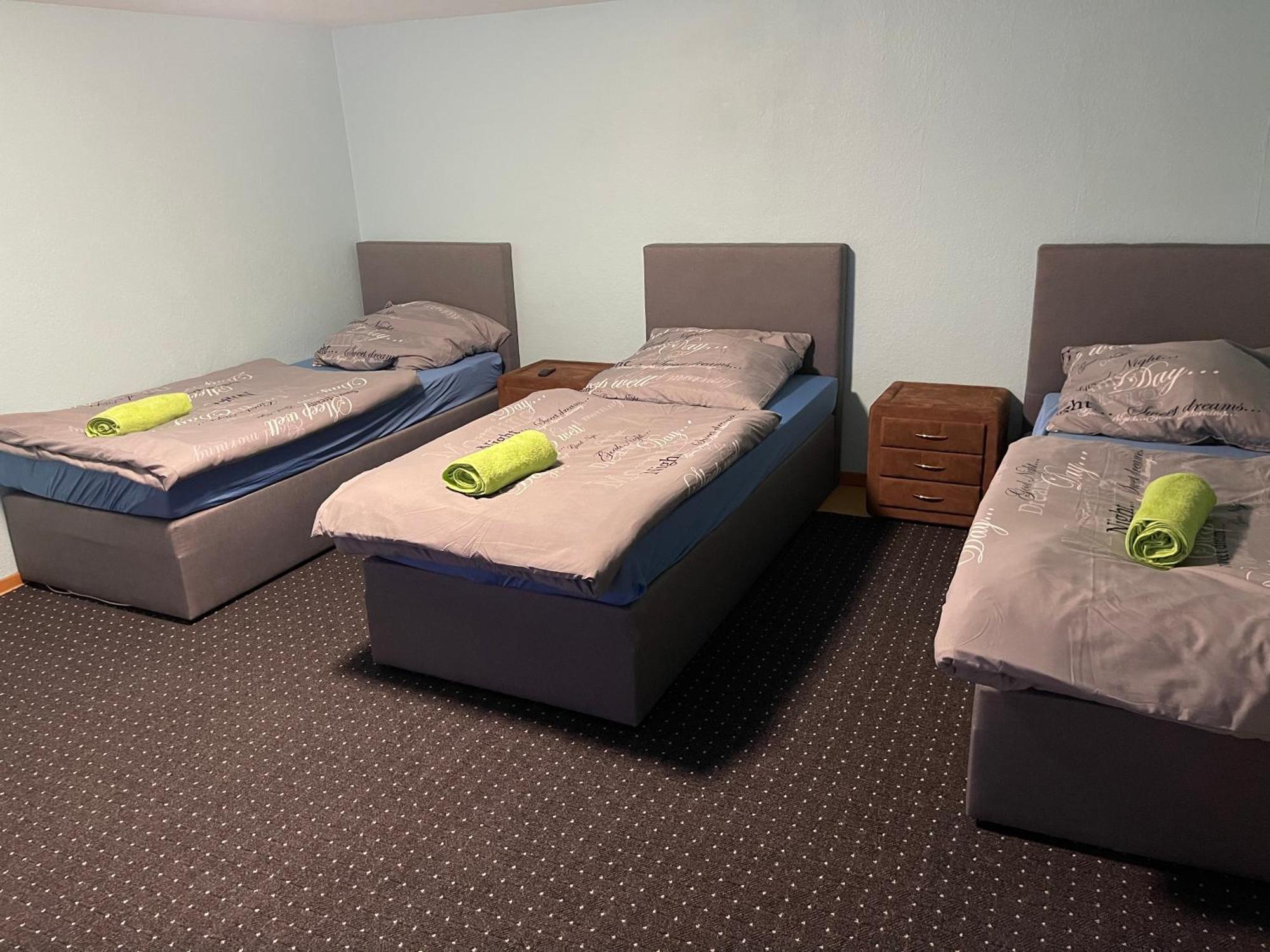 Chambre Avec 3 Lits Trier Luaran gambar